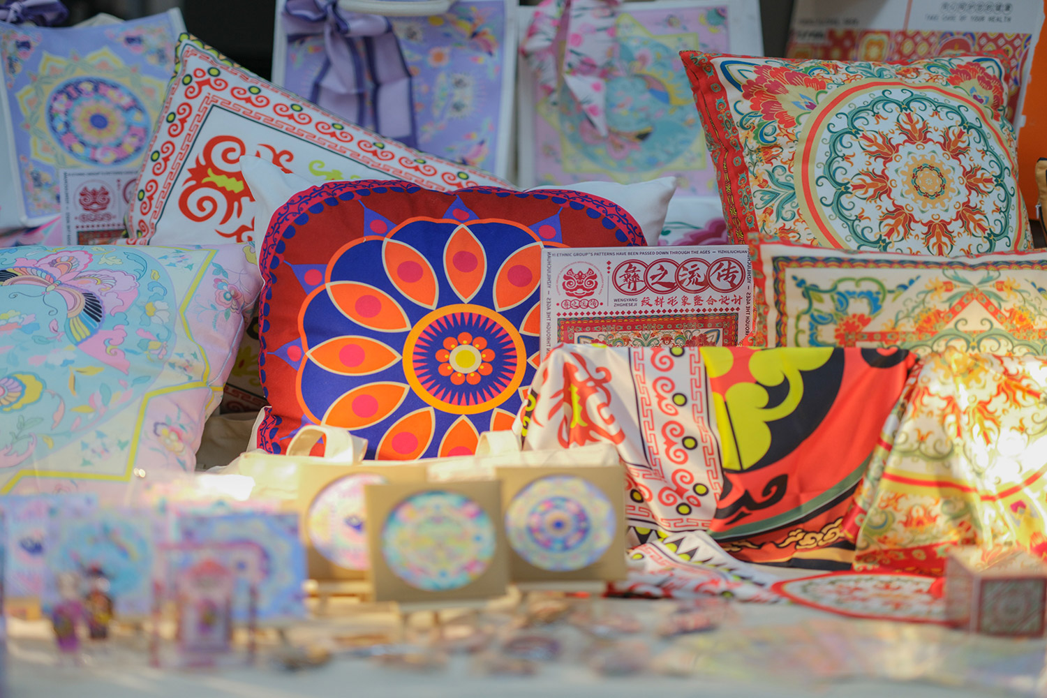 2025届“绮丽楚雄-创新彝韵”主题毕业设计展抱枕作品