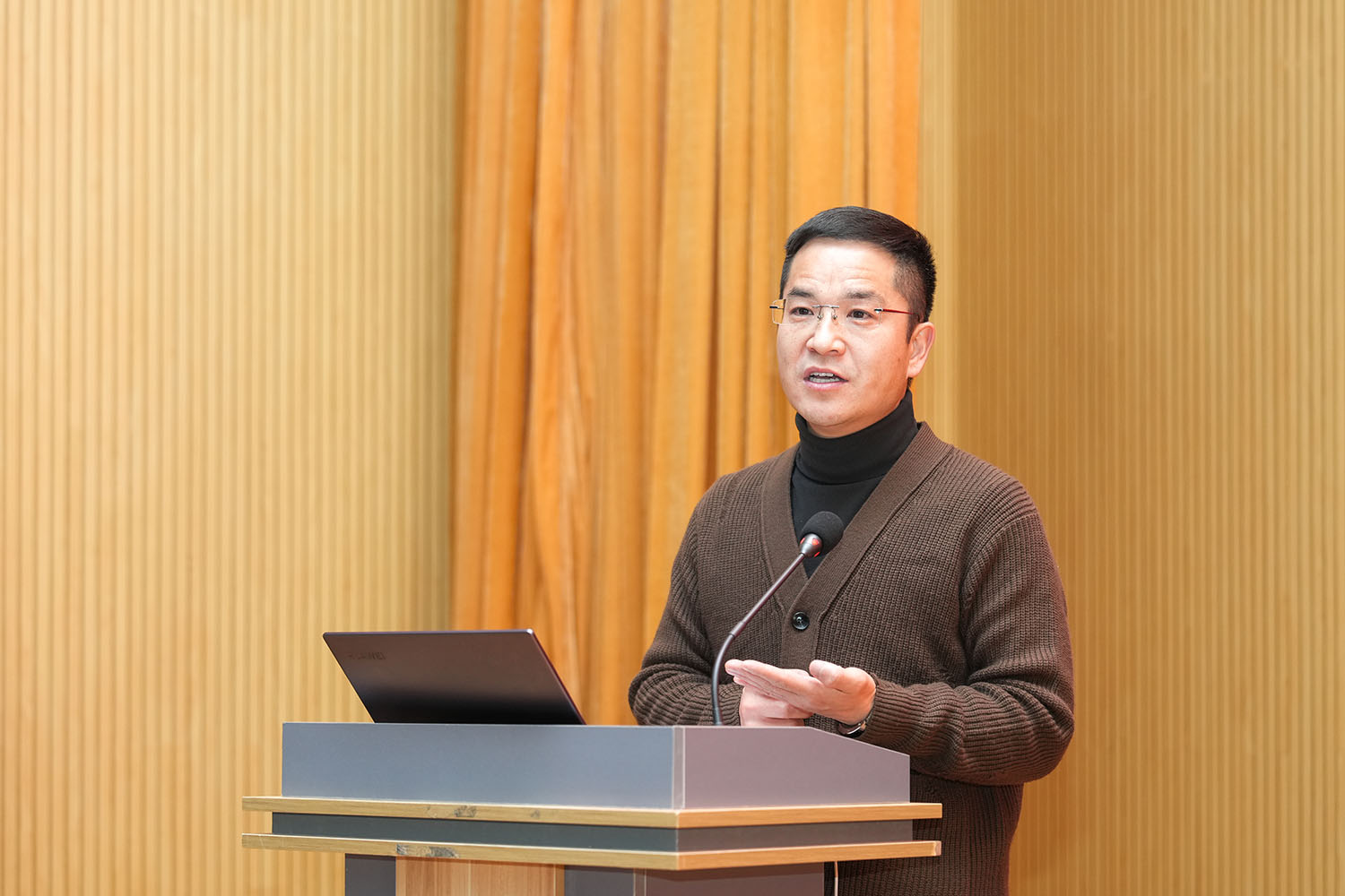 常务副校长周刚在新学期做开学讲座