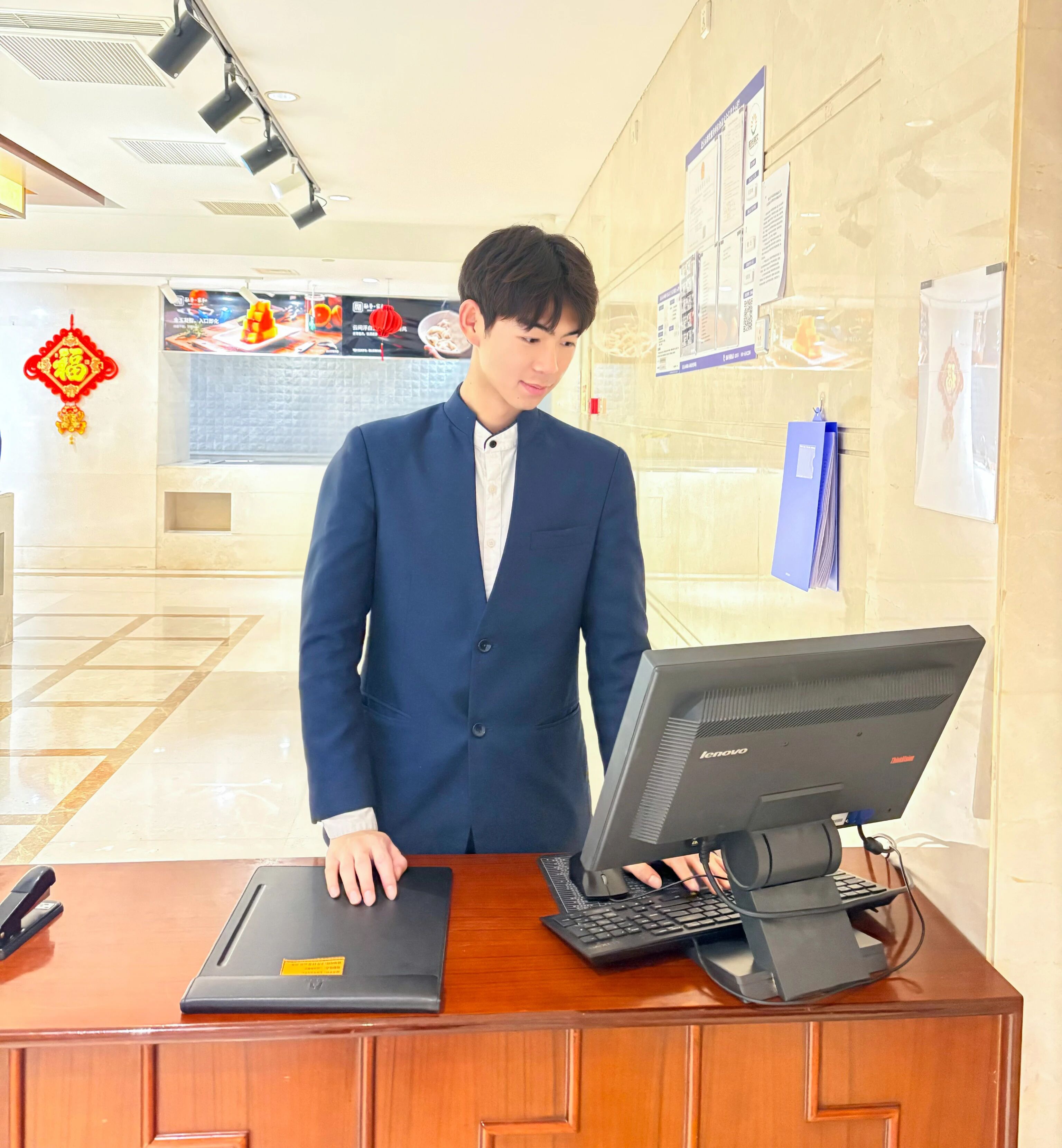 春赴盛会 青春护航 —— ky开元集团学子在全国两会一线绽放青春风采